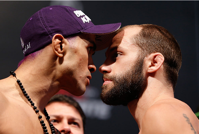 Pepey (esquerda) protagonizou uma das encaradas mais tensas. Foto: UFC/Divulgação