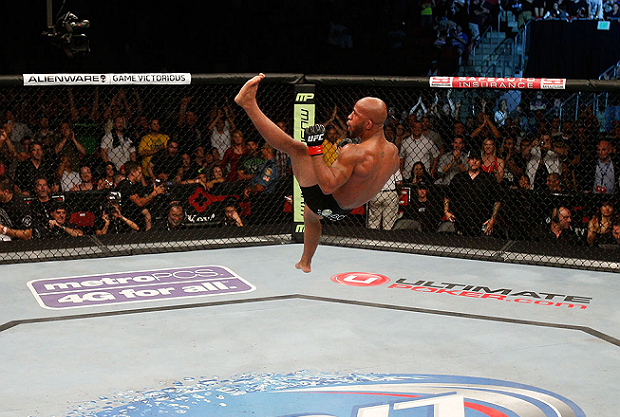 Comemoração de Johnson após a vitória. Foto: UFC/Divulgação