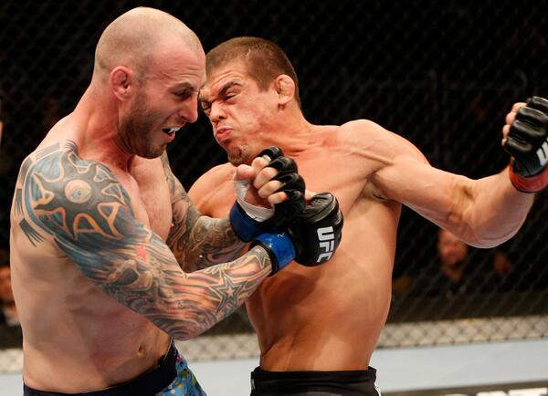 Caio vence luta por nocaute ainda no primeiro round. Foto: Twitter UFC/Divulgação
