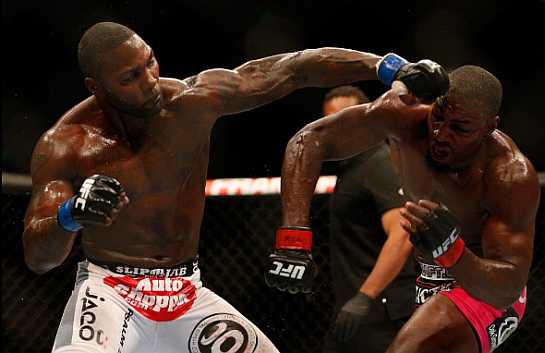 Anthony Johnson venceu Phil Davis por decisão unânime. Foto: reprodução/UFC/Twitter