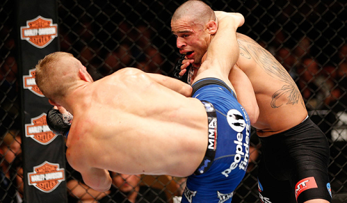 Barão foi dominado por Dillashaw e perdeu o cinturão dos pesos-galos. Foto: UFC/Divulgação