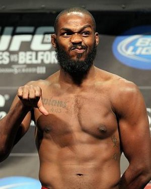 Jones pisou na bola mais uma vez. Foto: UFC/Divulgação