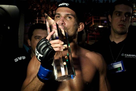 Léo Santos é campeão do TUF Brasil 2 - Foto: UFC