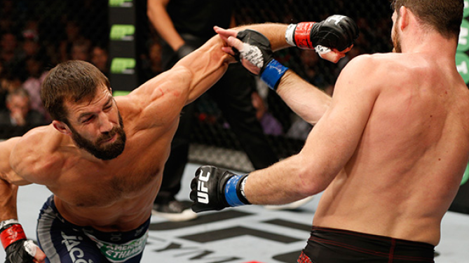 Rockhold foi no superior na luta em pé e no solo. Foto: UFC/Divulgação