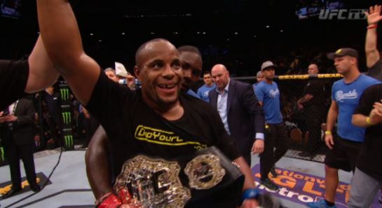 Cormier é o novo campeão dos meio-pesados | Foto: UFC/Divulgação