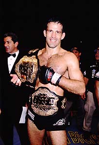 Bustamante conquistou o cinturão do UFC em 2002. Foto: Arquivo Pessoal