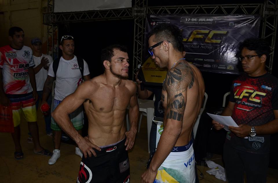 No Chance (esquerdA) e Edson Jabá protagonizam a luta principal. Fotos: Osteval Tavares/TV Fight