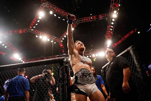 McGregor vibrou demais com a conquista do cinturão interino. Foto: UFC/Divulgação