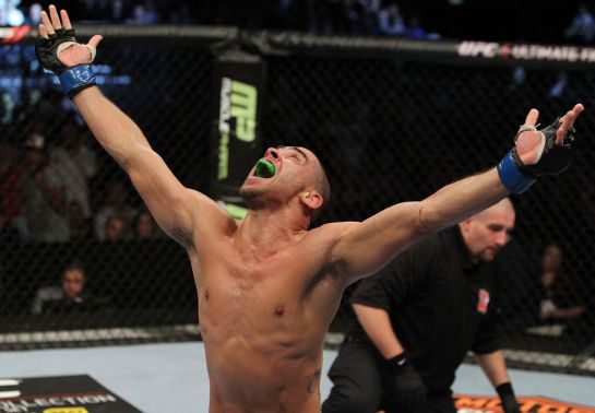 Barão busca reconquistar cinturão dos galos | Foto: UFC/Divulgação