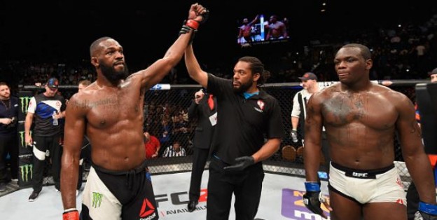 Jones venceu por decisão unânime. Foto: UFC/Divulgação