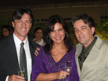 Presidente do evento Dra. Ludmila Bonelle, o vice  Dr. Jones Agne e o Dr.  Olavo Ximenes da comissão cientifica do evento e Revista Kinesia.
