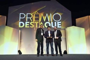 Os prêmios do Iguatemi Fortaleza foram recebidos pelo superintendente do Shopping, Wellington Oliveira, e pelo presidente da Jereissati Centros Comerciais (JCC), Fabricio Cavalcante