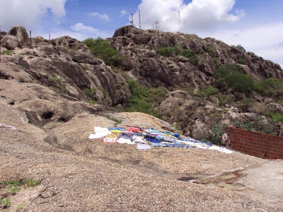 A Pedra do Cruzeiro, vista a partir do início da subida
