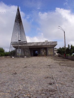 A Igreja dedicada a Nossa Senhora, no alto da Serra do Urucum. (A foto não faz juz ao templo.)