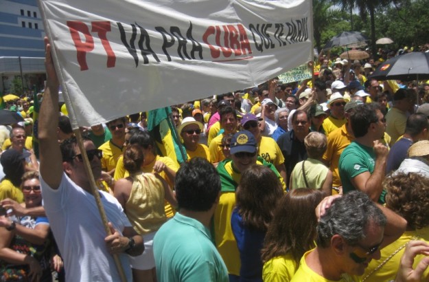 Opositores têm fixação com Cuba e Venezuela