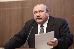 Fernando Hugo assume assento na Assembleia (Foto: Máximo Moura)