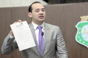 Deputado apresentou requerimento propondo a criação do grupo (Foto: Divulgação/AL-CE)