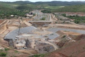 Obra da transposição está parada desde junho de 2016 (Foto: Fábio Lima/O POVO)