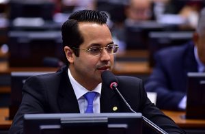 Vitor Valim prometeu pronunciamento "dedicado" a Jucá na Câmara (Foto: Câmara dos Deputados)