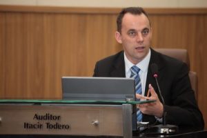 Auditor Itacir Todero substituía Teodorico Menezes no TCE (Foto: Sara Maia/O POVO)