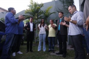 Hélio Góis realiza oração